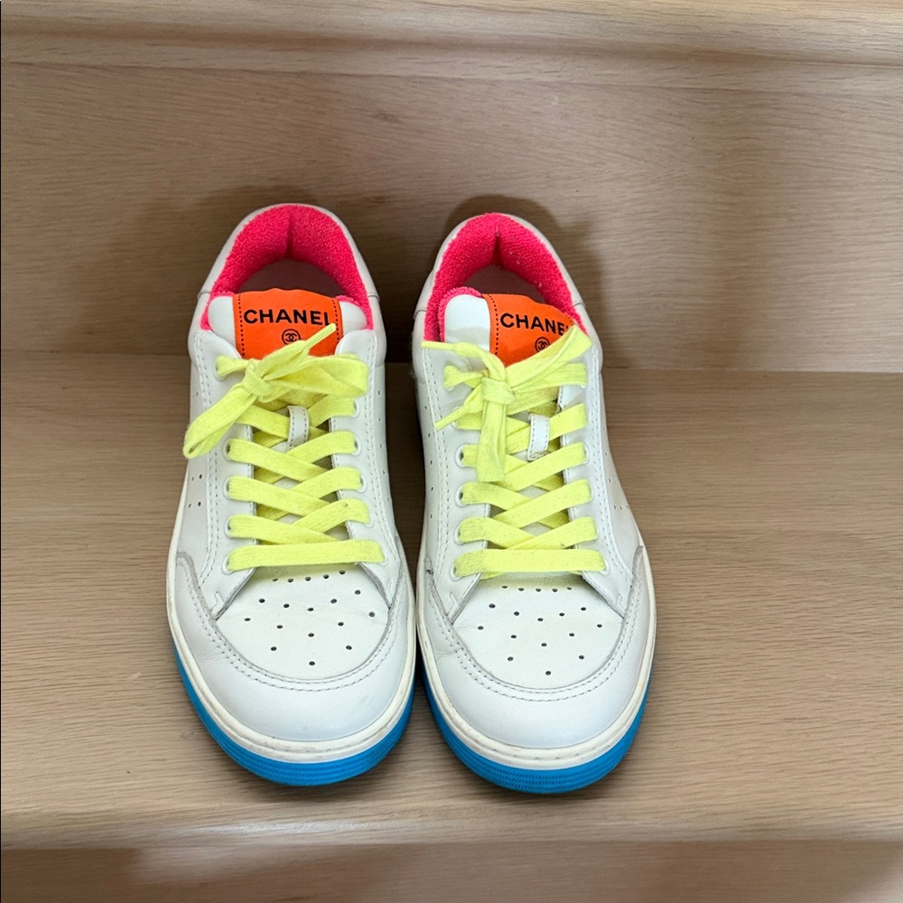 CHANEL sneakers 39